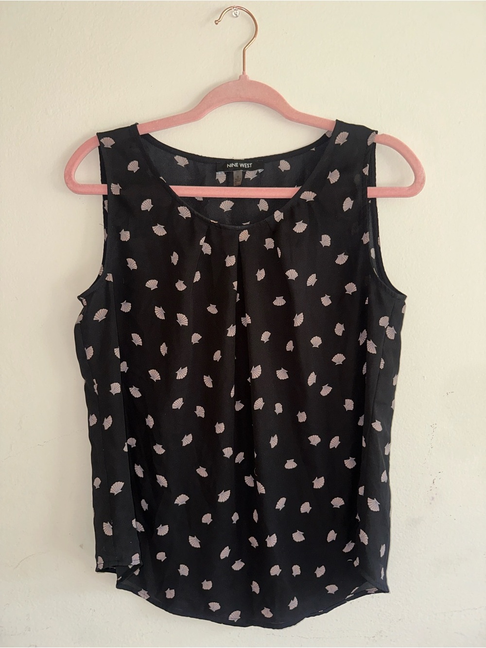 Nine West Black Sleeveless Top with Light Pink Seashell Print